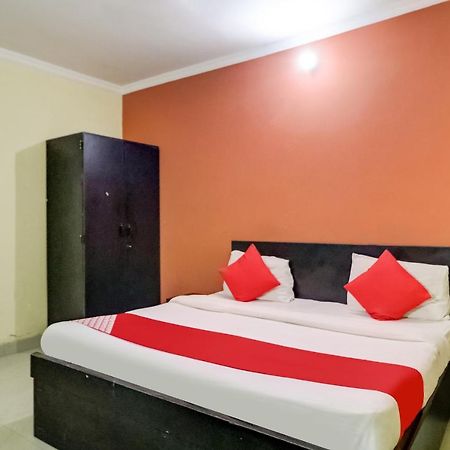 Oyo Hotel R K Residency Гургаон Экстерьер фото