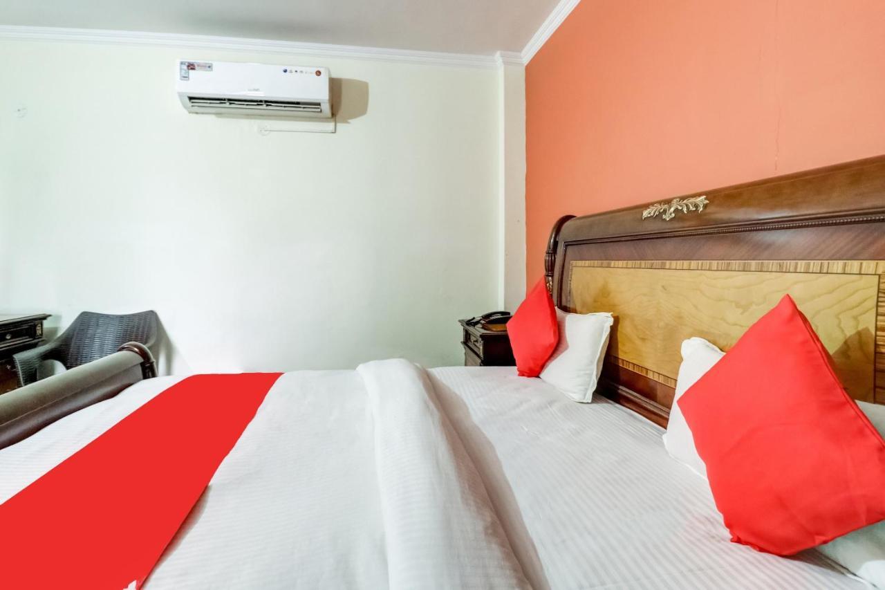 Oyo Hotel R K Residency Гургаон Экстерьер фото