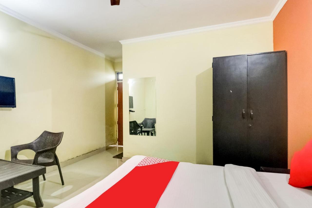 Oyo Hotel R K Residency Гургаон Экстерьер фото