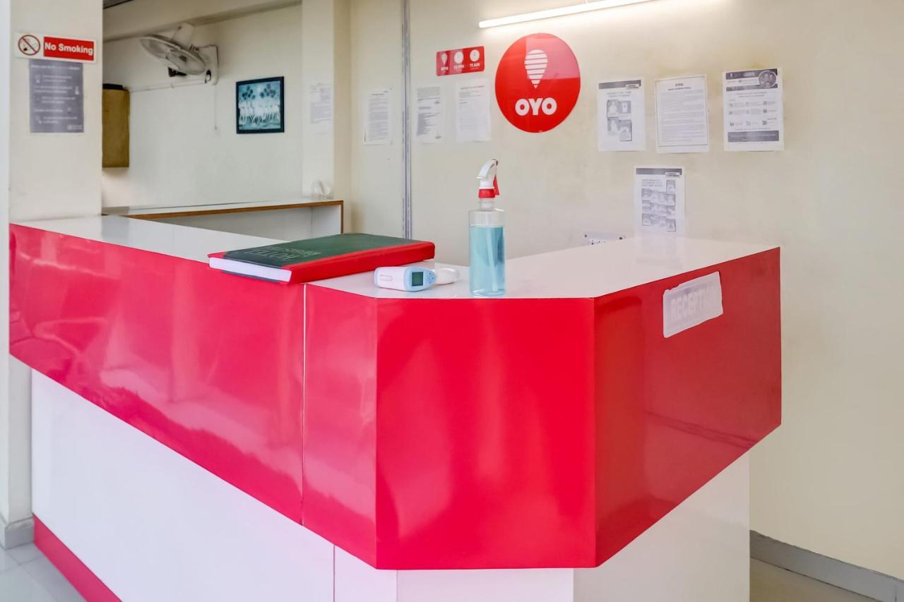 Oyo Hotel R K Residency Гургаон Экстерьер фото