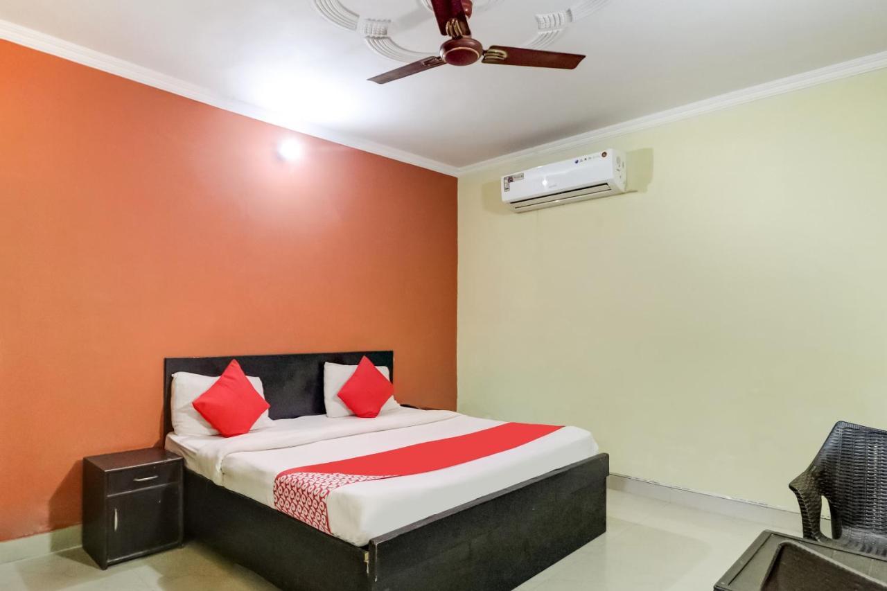 Oyo Hotel R K Residency Гургаон Экстерьер фото