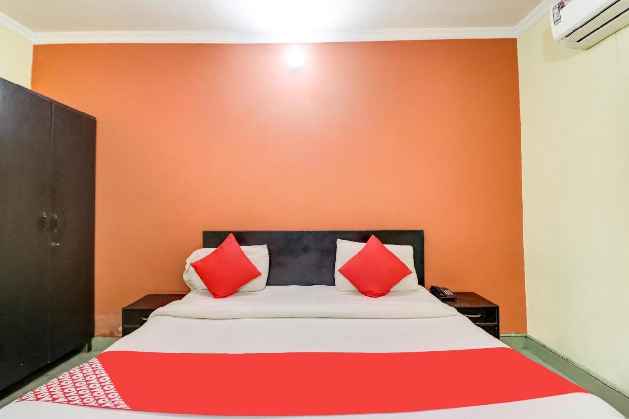Oyo Hotel R K Residency Гургаон Экстерьер фото