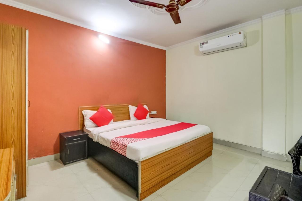 Oyo Hotel R K Residency Гургаон Экстерьер фото