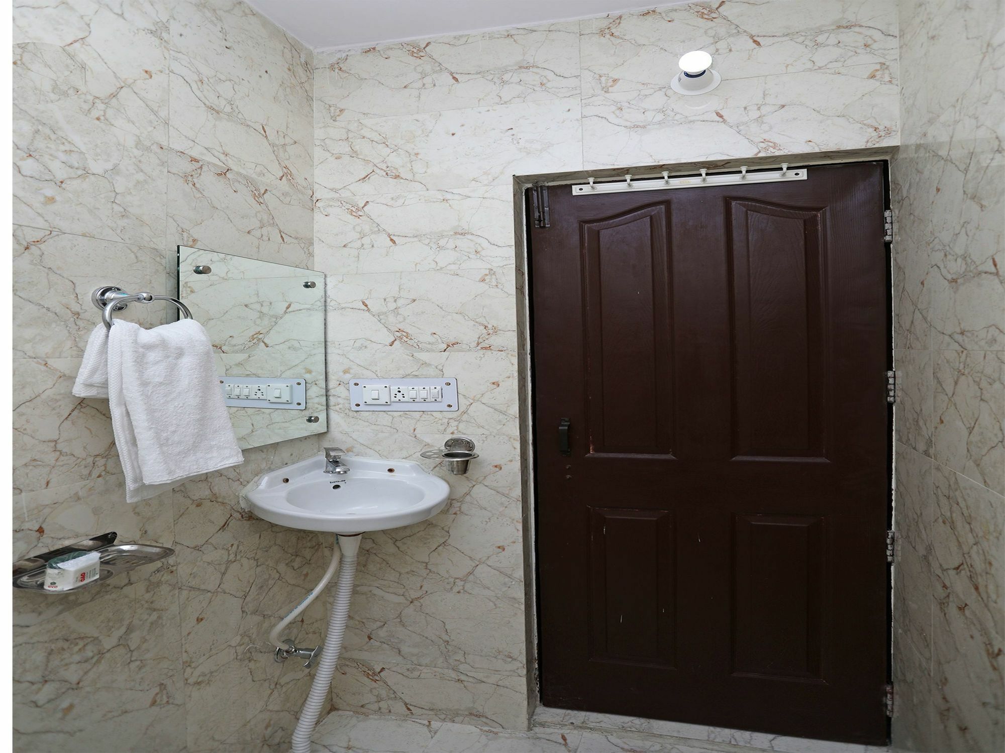 Oyo Hotel R K Residency Гургаон Экстерьер фото